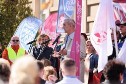 Вчителі Польщі оголосили протест у день початку навчального року