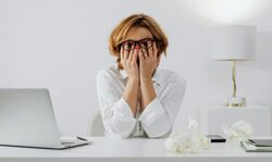 Від чого вигорають учителі у світі: «паперова робота», реформи й дисципліна в класі