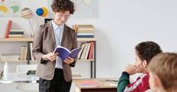 Учителям зменшують надбавку за престижність праці. Оклад підвищили, а доплату — врізали