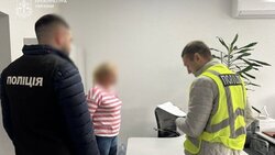 Корупція на закупівлі канцелярії та фарби для шкіл: у Києві судитимуть чиновницю РДА та підприємця