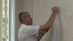 "Себе віддає математиці": девʼять учнів черкаського вчителя склали НМТ з математики на 200 балів
