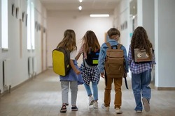 Дві школи одночасно: українські діти за кордоном опинилися перед проблемою подвійного навчання